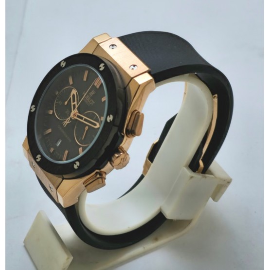 Hublot Classic Fusion Chronograph Rose Gold Black Rubber Strap Watch