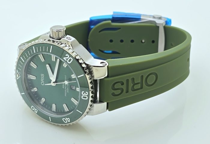 Oris Aquis Green Rubber Strap Swiss Automatic Watch - Image 5