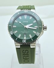 Oris Aquis Green Rubber Strap Swiss Automatic Watch - Image 3