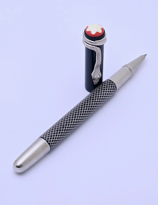 Mont Blanc Heritage Rouge Et Noir Rollerball Pen - 3